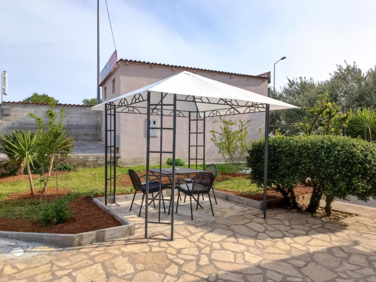 Pool House Luka Apartment ซาดาร์ ภายนอก รูปภาพ