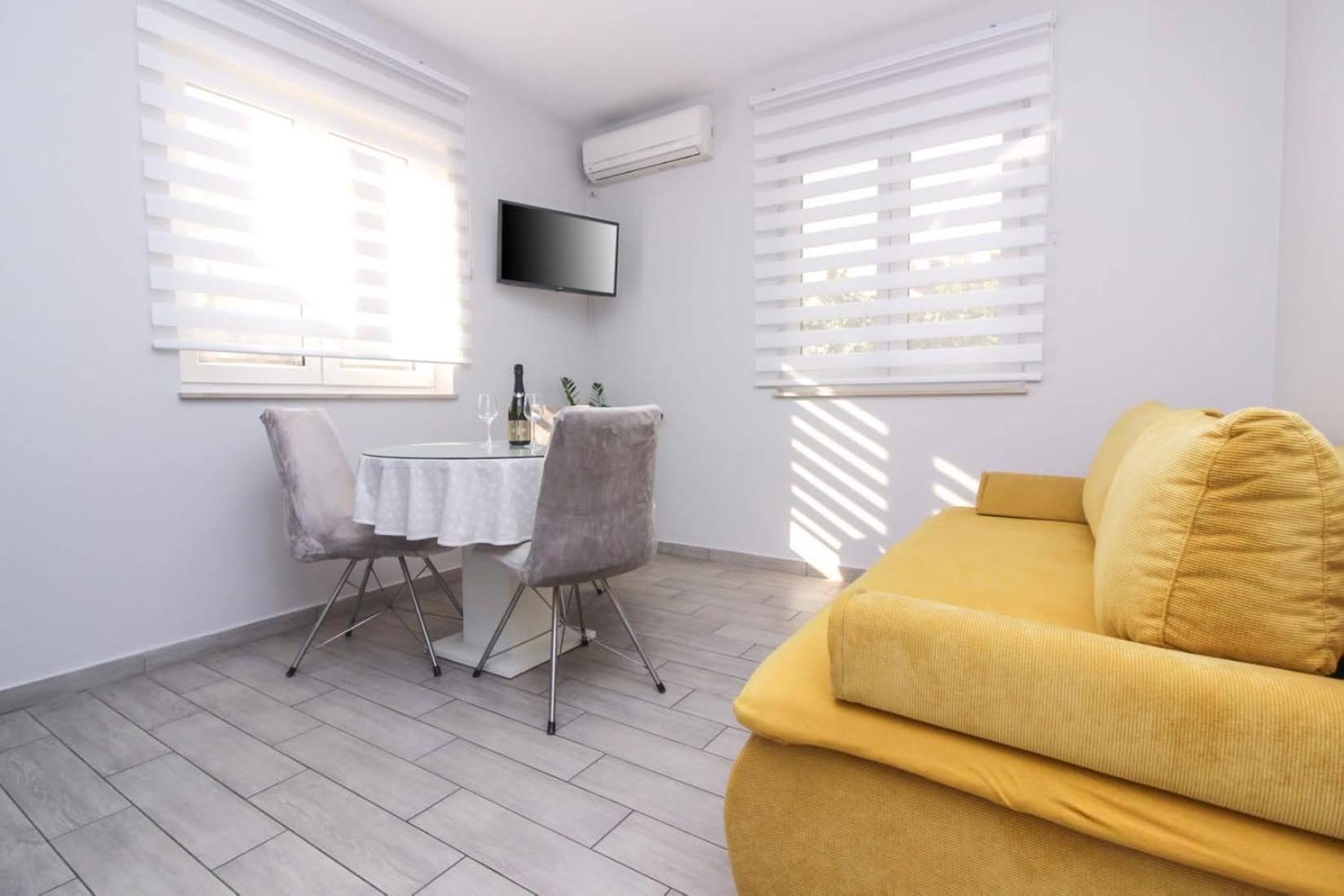 Pool House Luka Apartment ซาดาร์ ภายนอก รูปภาพ