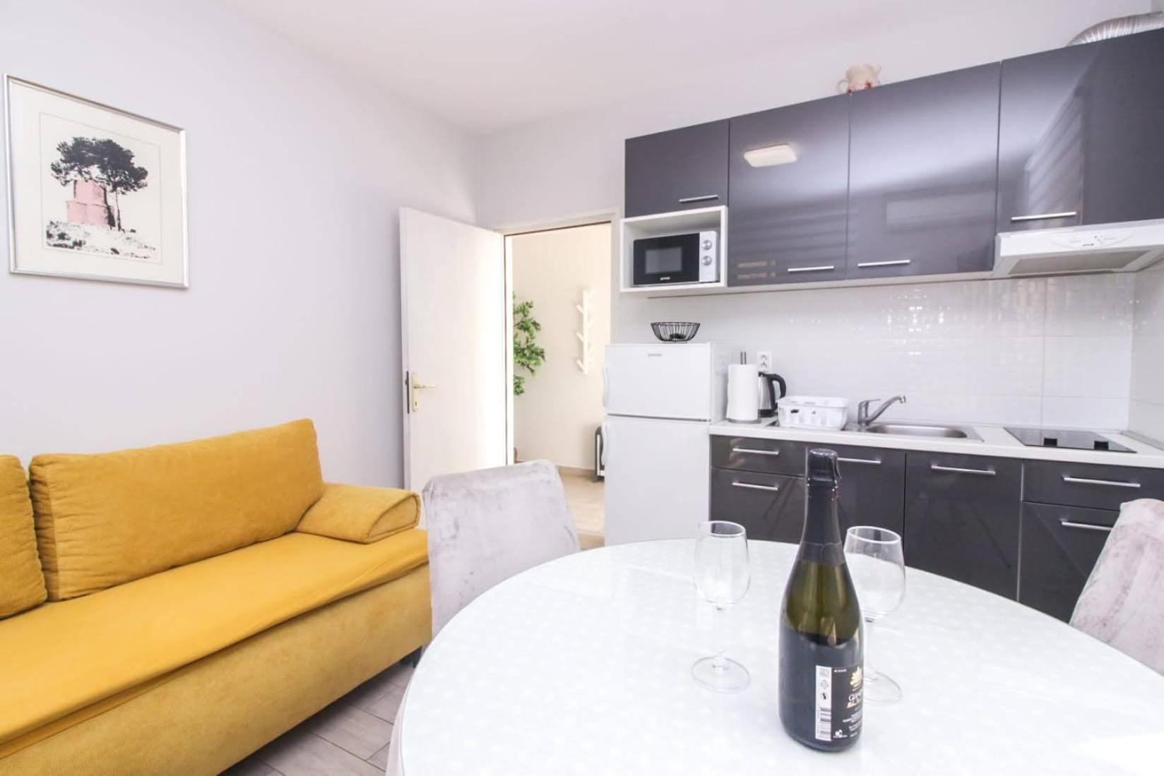 Pool House Luka Apartment ซาดาร์ ภายนอก รูปภาพ
